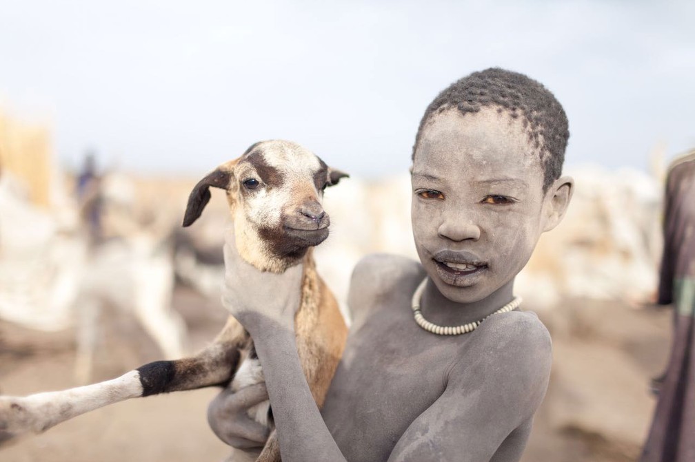 Criança da etnia Mundari, no Sudão do Sul (Foto: Bruno Feder)
