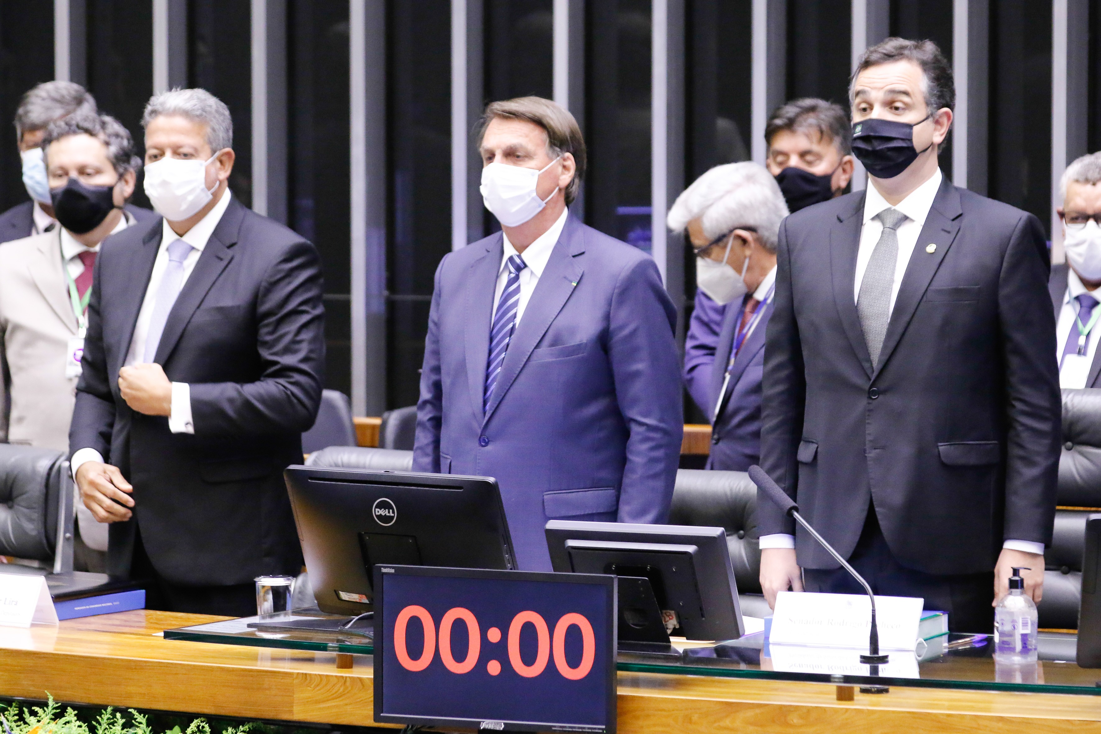 Bolsonaro quer bater martelo hoje com Pacheco e Lira sobre saída para combustíveis 