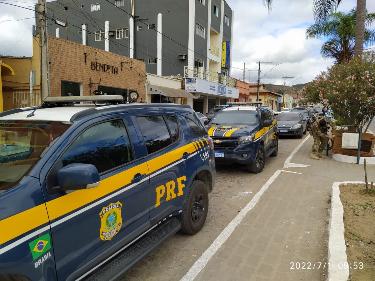 PRF faz operação de combate a crimes nas BRs-251 e 116