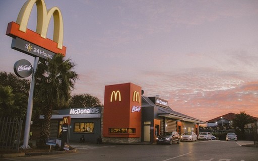 Video De Mcdonald S Supostamente Vazio No Meio Do Dia Viraliza Quando Todos Pedem As Contas Ao Mesmo Tempo Pequenas Empresas Grandes Negocios Negocios