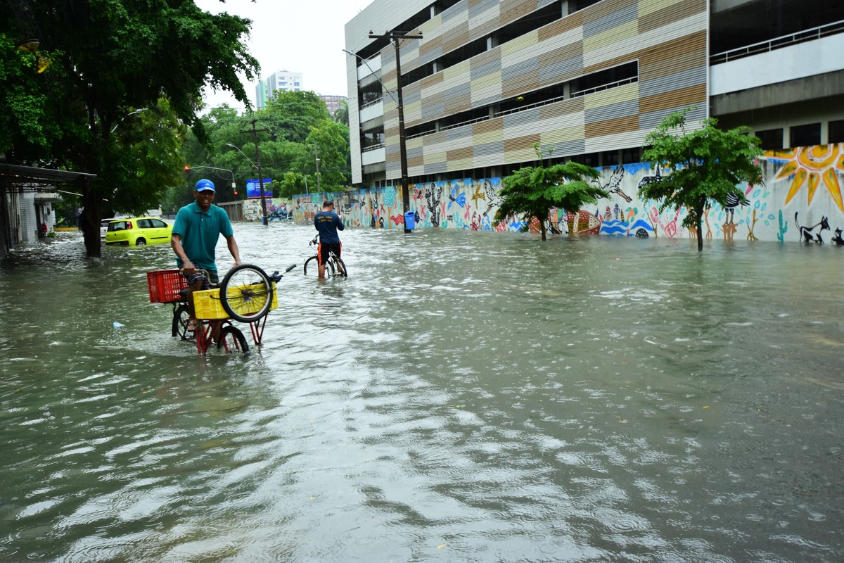 Entenda o que s&atilde;o as Ondas de Leste, respons&aacute;veis pelas chuvas intensas em Pernambuco