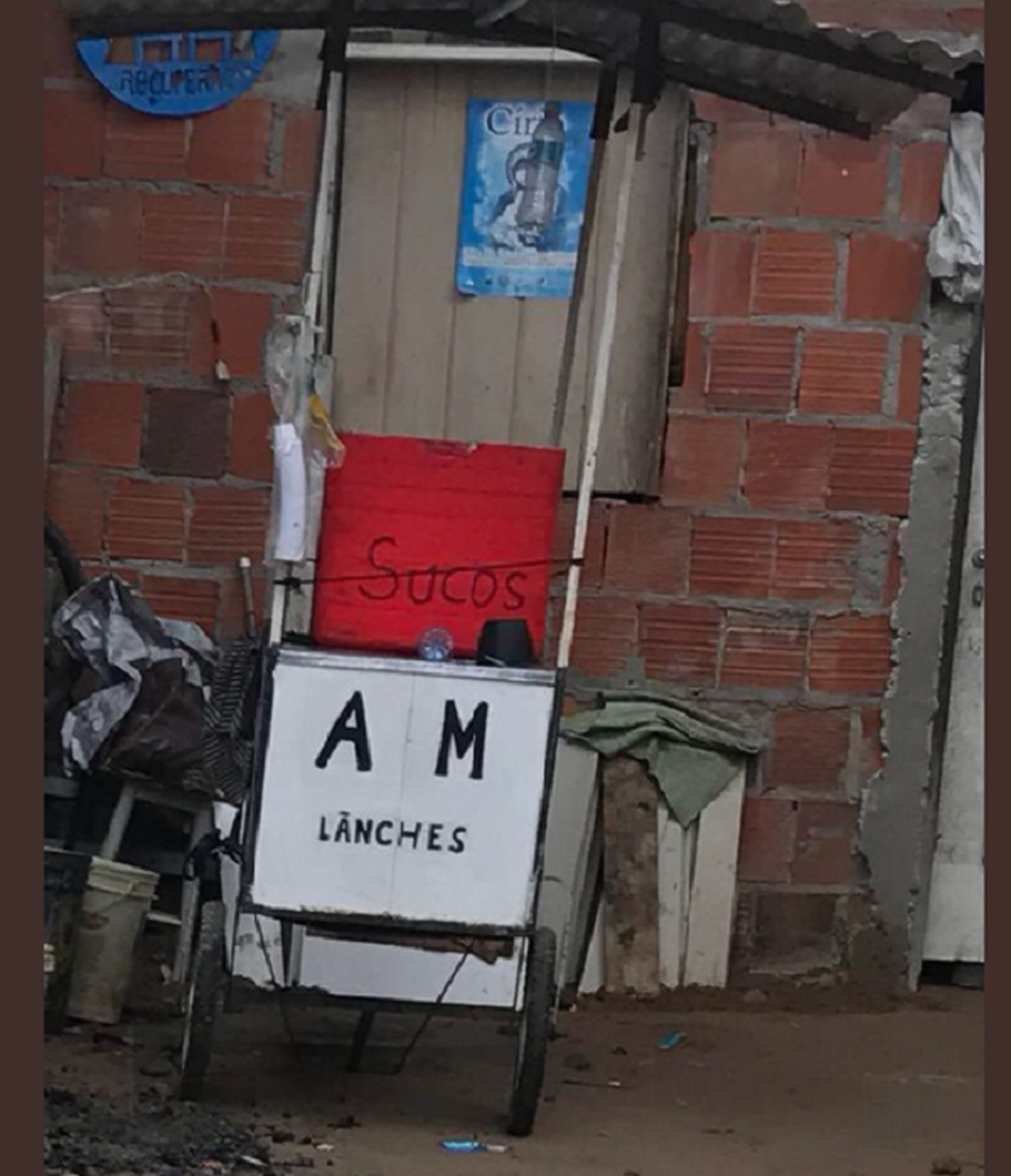 Carrinho de lanches do vendedor que foi morto durante chacina de Cajazeiras. (Foto: Bárbara Sena/TV Verdes Mares)