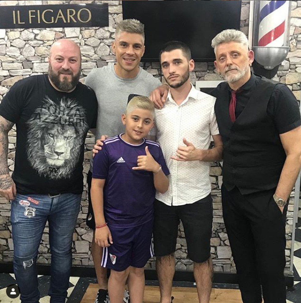 Promessa cumprida: Enzo Pérez tatua escudo do River Plate ...