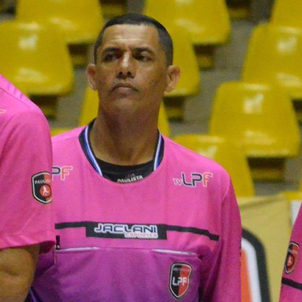 Isildo Fabiano Bianchi tinha 44 anos e apitava jogo da Copa Paulista de Futsal — Foto: Maicon Reis