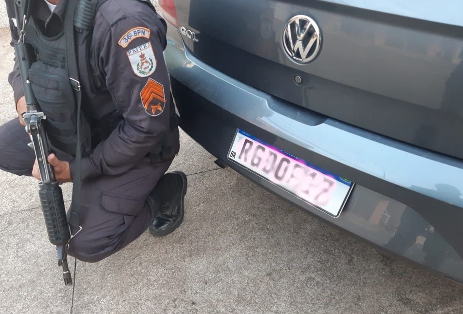Carro clonado é apreendido em Itaocara, no RJ