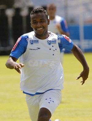 Sem técnico, Elber admite momento complicado: