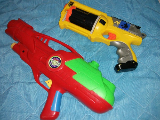 ATUALIDADES  A proibição de armas de brinquedo impede crianças de