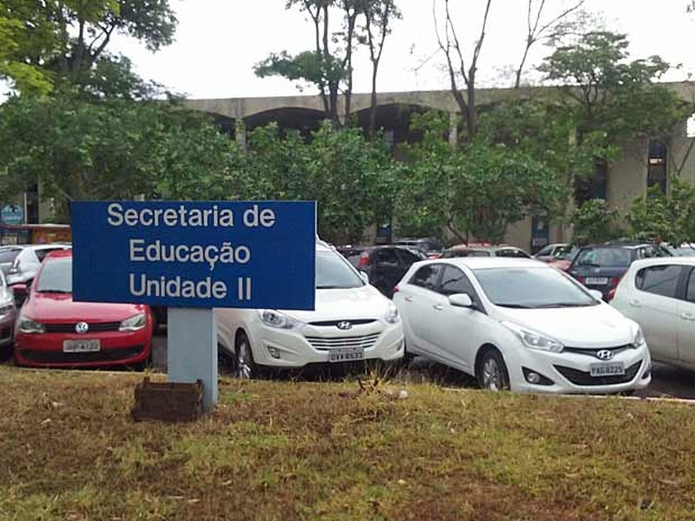 Entrada de prédio da Secretaria de Educação do Distrito Federal — Foto: Mateus Rodrigues/G1
