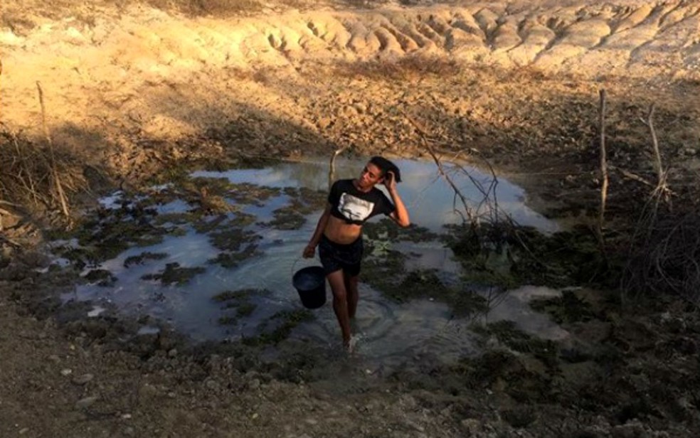 De catador de lixo a humorista, jovem bomba com posts sobre rotina humilde na BA (Foto: Reprodução/Instagram)