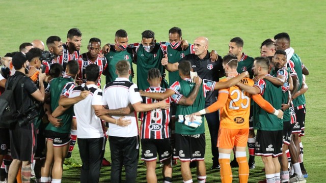 Santa Cruz vence o Treze