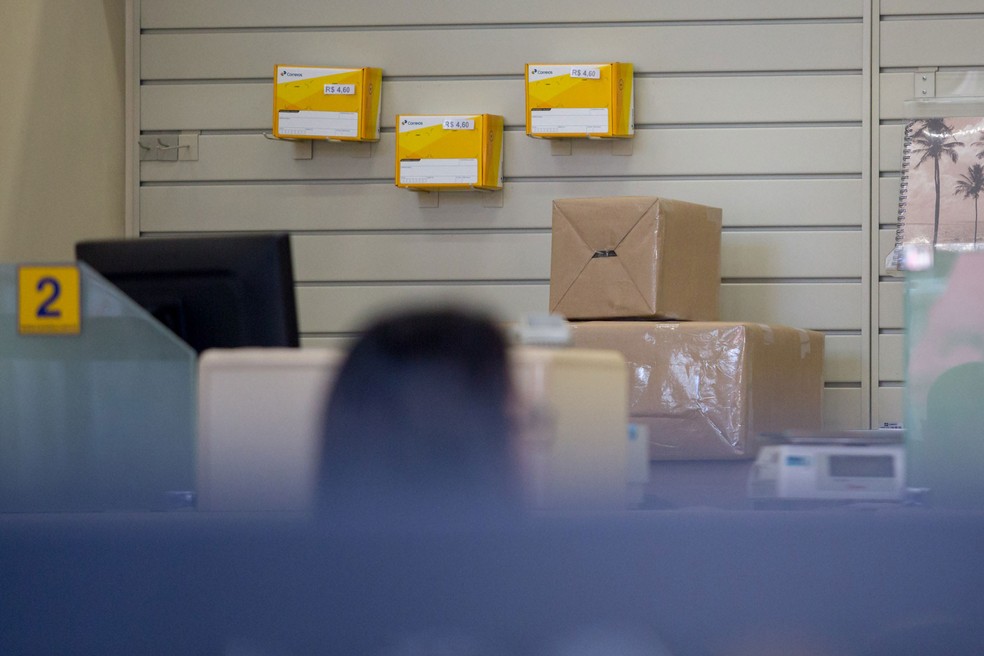 Agência dos Correios na Rua Matias Aires exibe as caixas pequenas vendidas a R$ 4,60 (Foto: Marcelo Brandt/G1)
