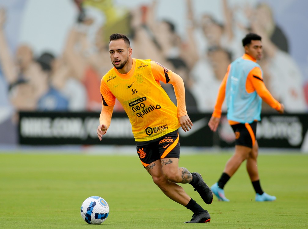 Corinthians não fixa valor em contrato, mas aposta em permanência de Maycon