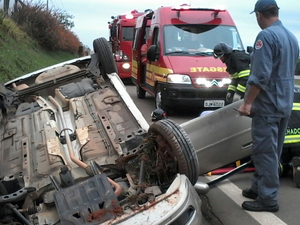 Acidente aconteceu na rodovia Antônio Romano Schincariol em Tatuí (Foto: Divulgação/Corpo de Bombeiros)