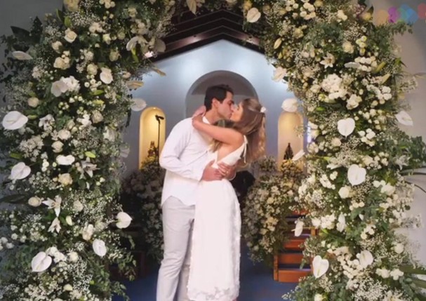 Bárbara Evans e Gustavo Theodoro  se casam no civil durante a quarentena (Foto: Reprodução/Instagram)