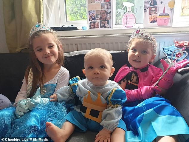 Três dos filhos de Emma  (Foto: Reprodução: Daily Mail )