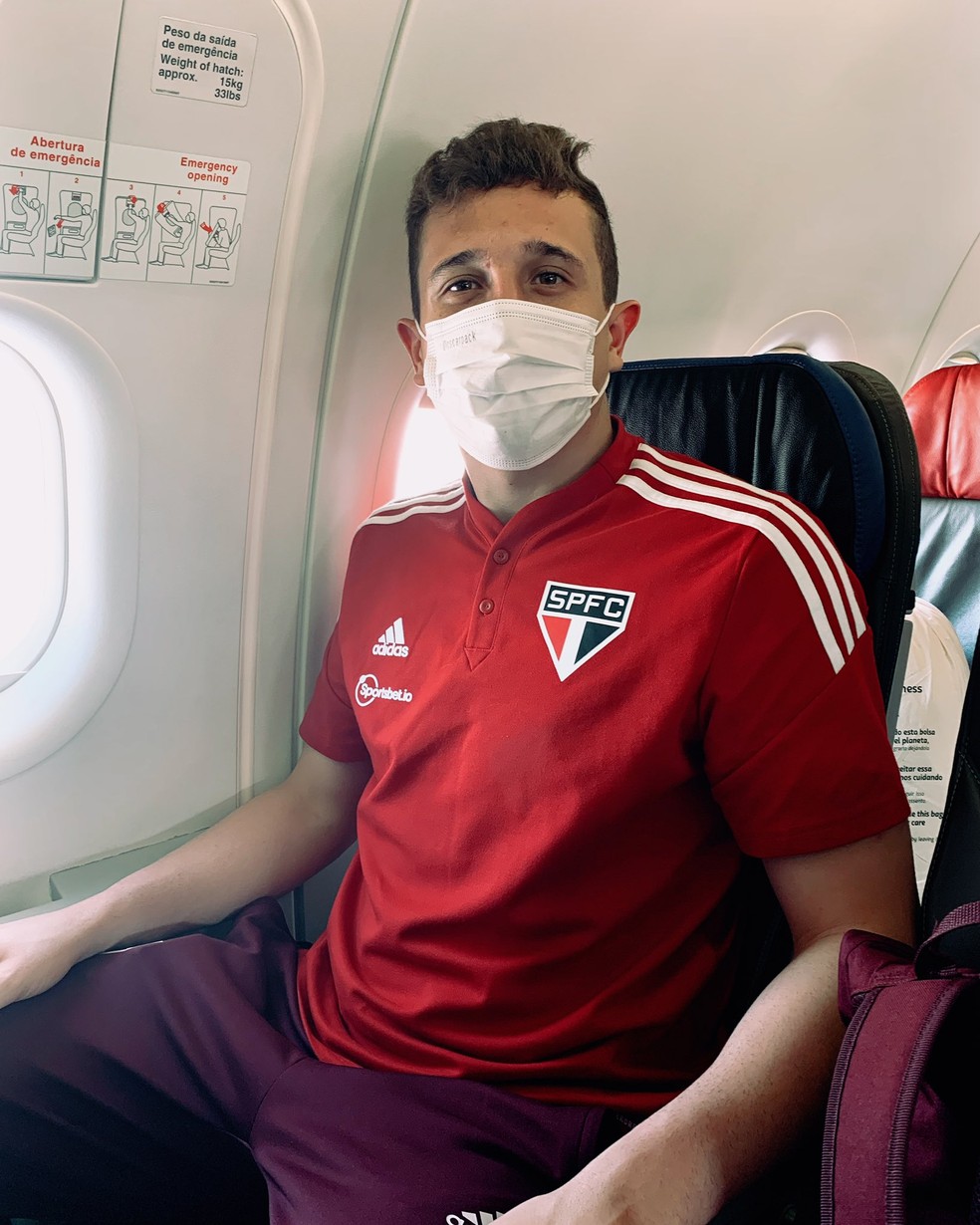 Thiago Couto, do São Paulo, a caminho do Chile para jogo da Sul-Americana — Foto: São Paulo FC