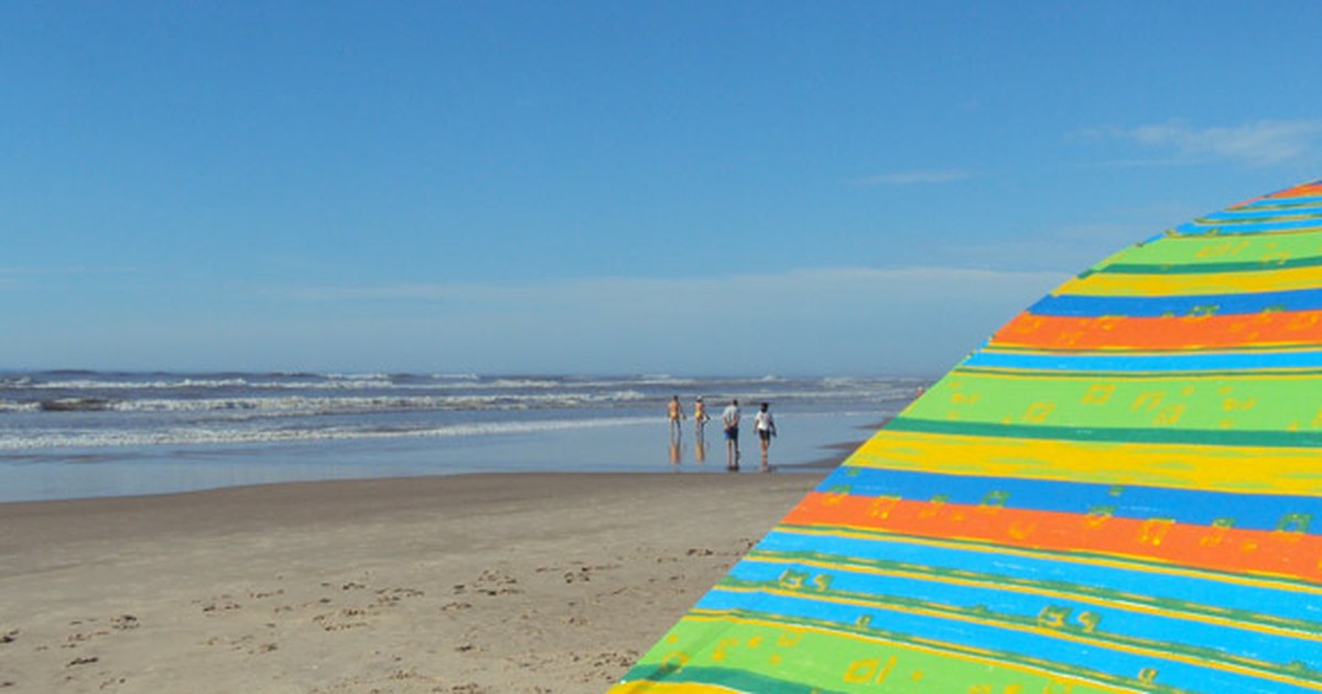 G1 - Praia de Capão da Canoa, RS, amanhece ensolarada e sem vento ...