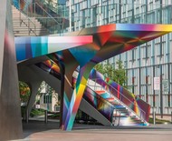 Artista transforma parque elevado em caleidoscópio arquitetônico