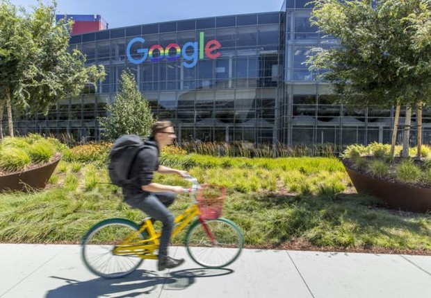 Larry Page e Sergey Brin criaram o Google como um projeto de pesquisa na Universidade Stanford, na Califórnia, e o lançaram como empresa em 1998 (Foto: Getty Images via BBC)