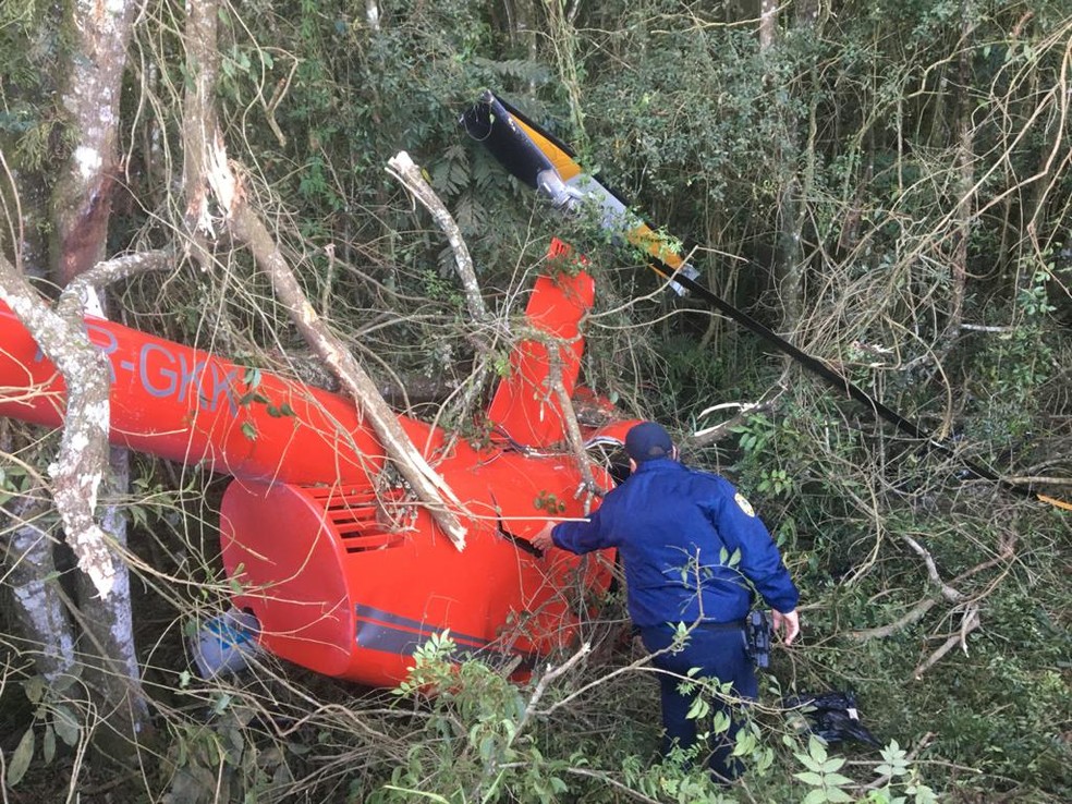 Helic&oacute;ptero caiu com drogas no interior de SP &mdash; Foto: Guarda Civil Municipal
