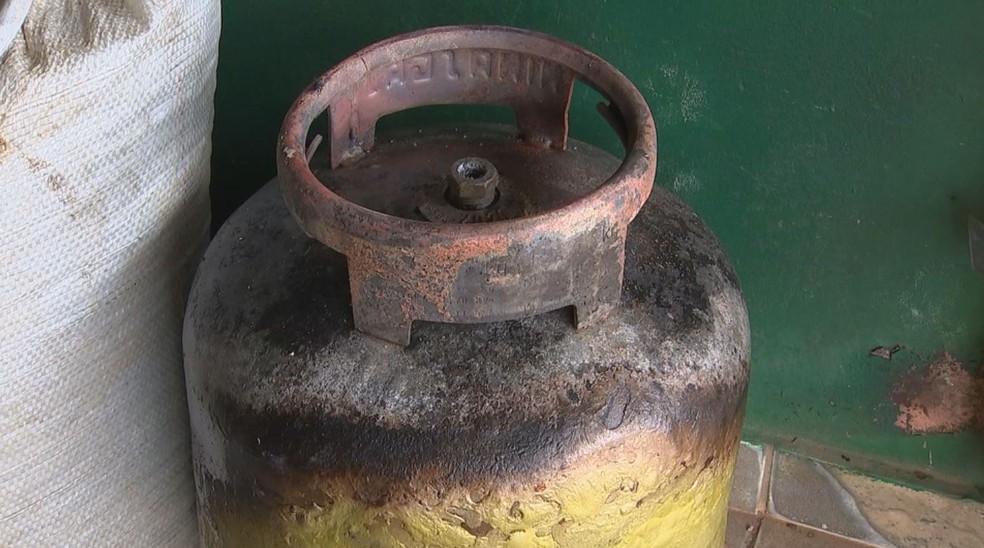 Vazamento de gás em botijão provocou incêndio em casa em Itapetininga (Foto: Renan Ciconelo/TV TEM)