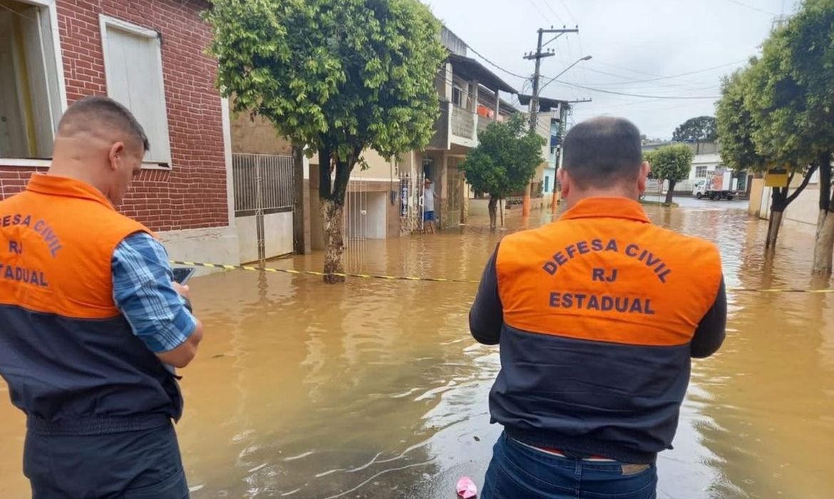 Chuvas intensas em Petrópolis (RJ) vão continuar caindo e devem causar ainda mais transtornos (Foto: Agência Brasil)