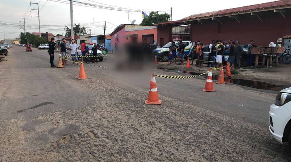 Búfala é abatida após causar transtornos nas ruas de Porto Velho nesta quarta-feira (2). — Foto: Thais Gomes/Rede Amazônica