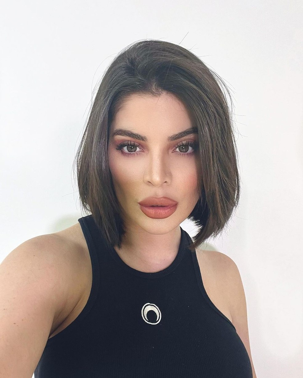 Gkay mede 1,54m, segundo entrevistas da artista — Foto: Reprodução/Instagram