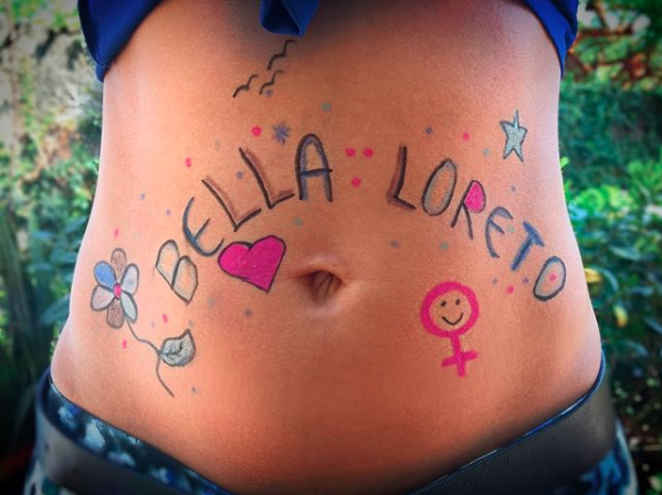 José Loreto postou foto da barriga de Débora Nascimento (Foto: Reprodução)