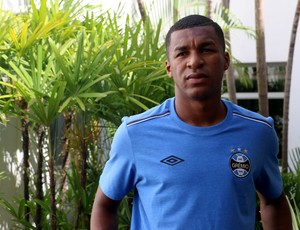 Feliz no Grêmio, Erazo busca sucesso no Brasil: Quero ficar mais tempo