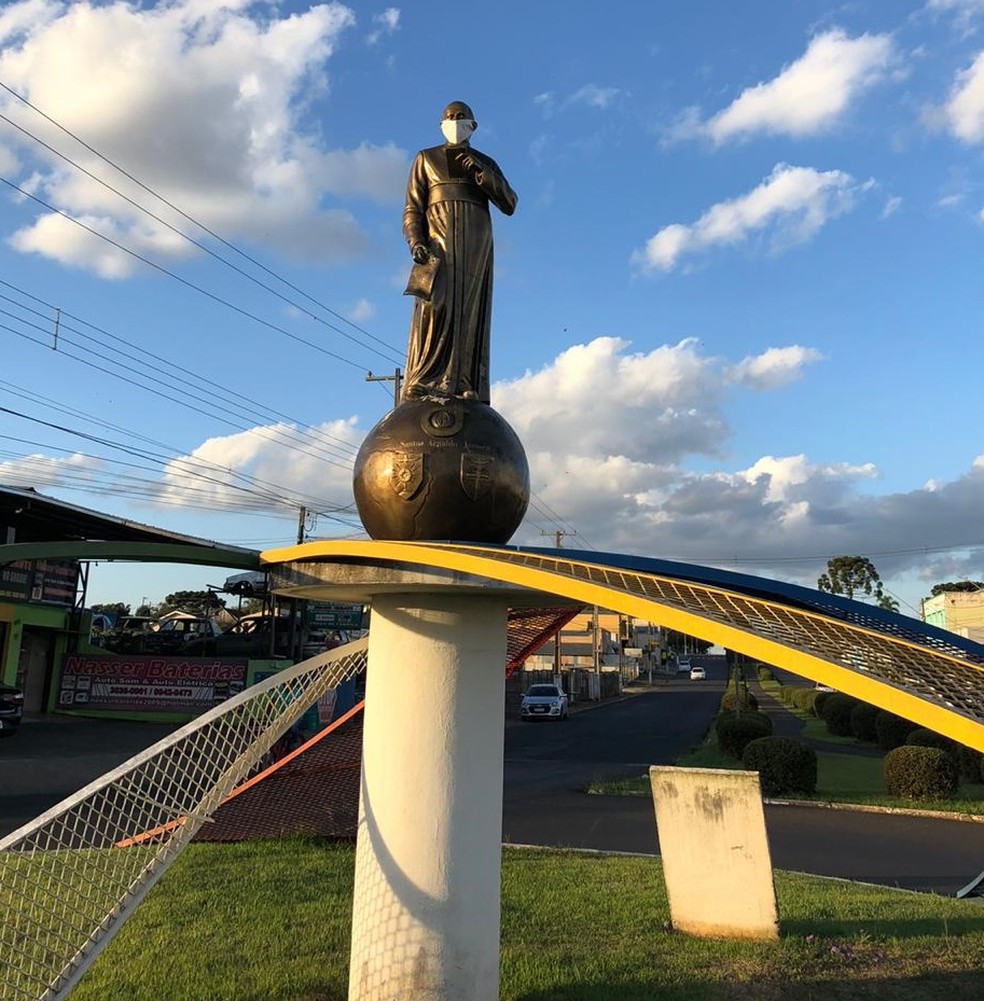 Estátua de Santo Arnaldo Janssen, na Av. Pref Moacir Júlio Silvestri, em Guarapuava — Foto: Divulgação/Prefeitura de Guarapuava