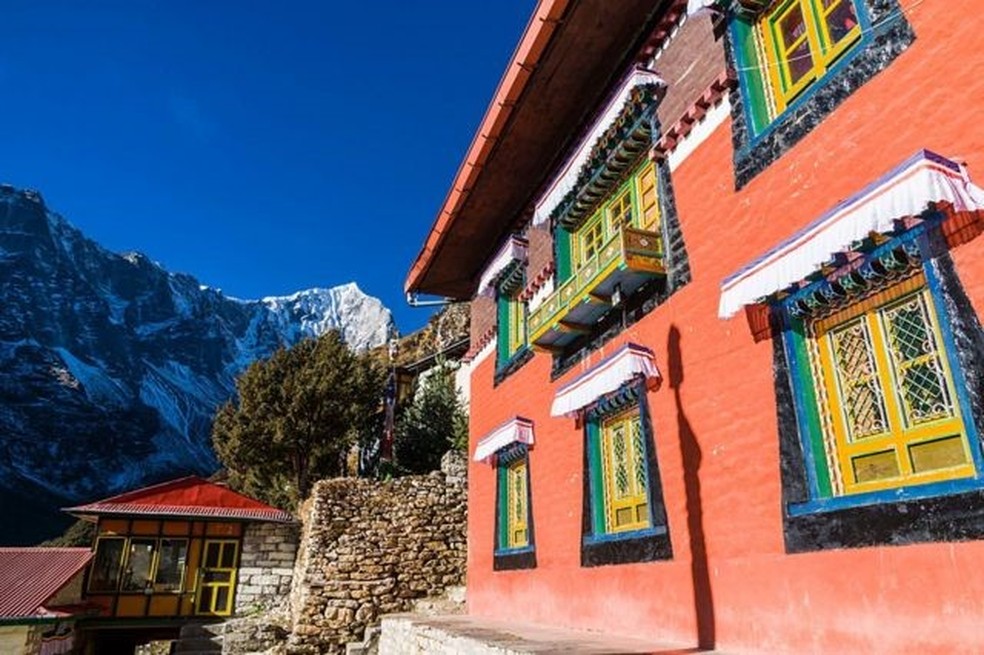 Casas coloridas no mosteiro de Thame, no Nepal — Foto: GETTY IMAGES