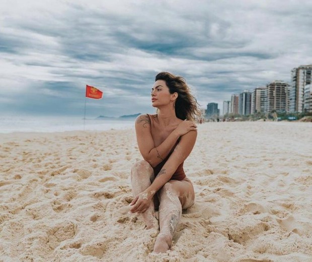 Kelly Key na praia (Foto: Tiago Pires/Reprodução/Instagram)