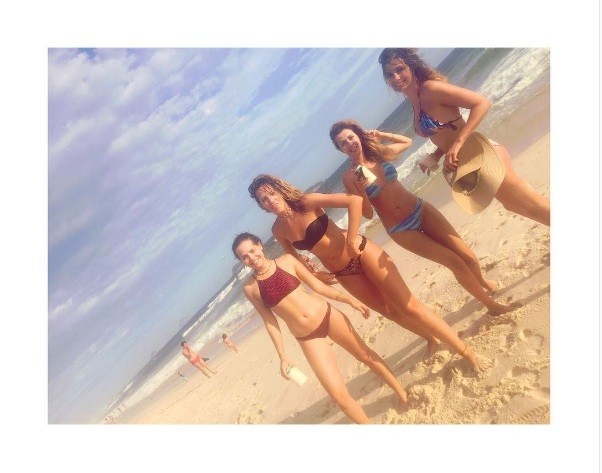 Leticia Colin e as rimas na praia (Foto: Instagram)