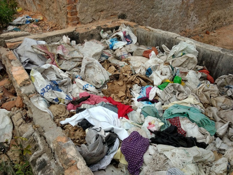 Fiscais encontraram muito lixo no local (Foto: Divulgação/MP-AL)