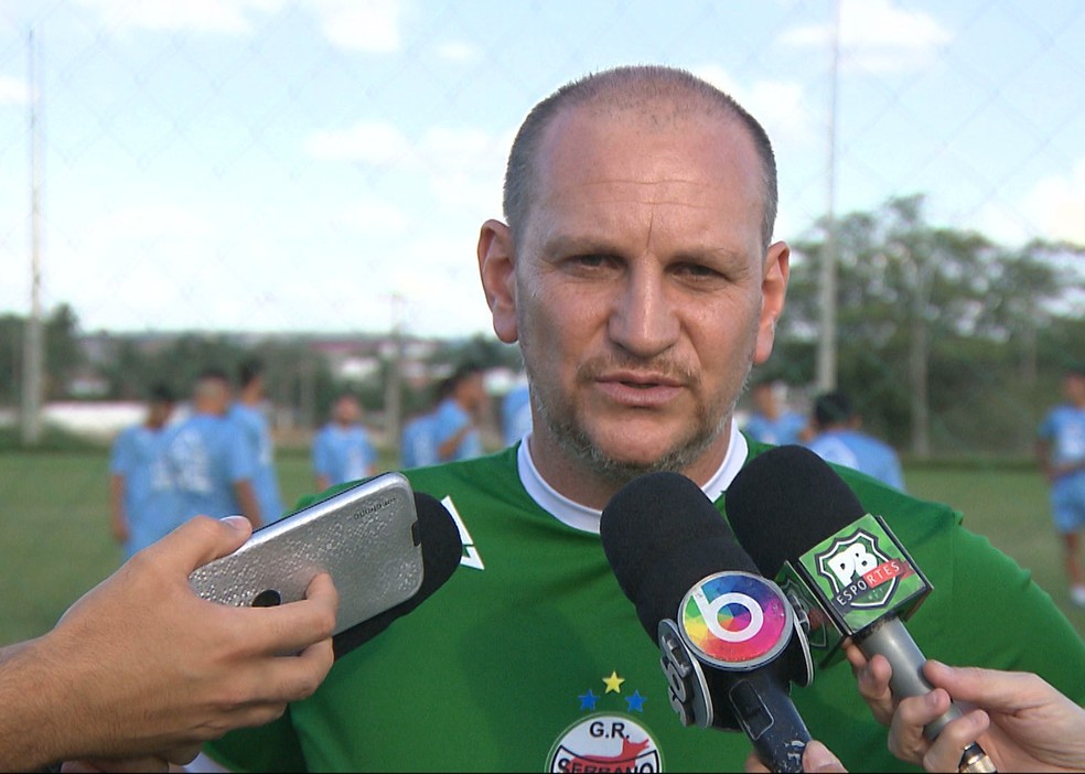 Luciano Silva segue no comando do Serrano-PB  Foto: Reproduo/TV Paraba