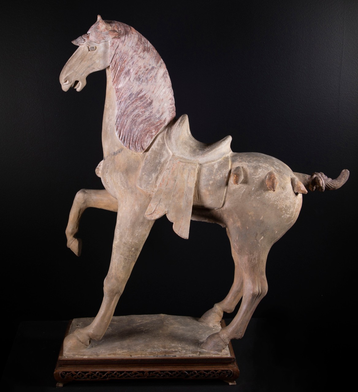 O cavalo dançante de terracota tinha uma borla na testa que despertou a curiosidade dos curadores do Museu de Arte de Cincinnati. (Foto: Cincinnati Art Museum/Gift of Carl and Eleanor Strauss, 1997)