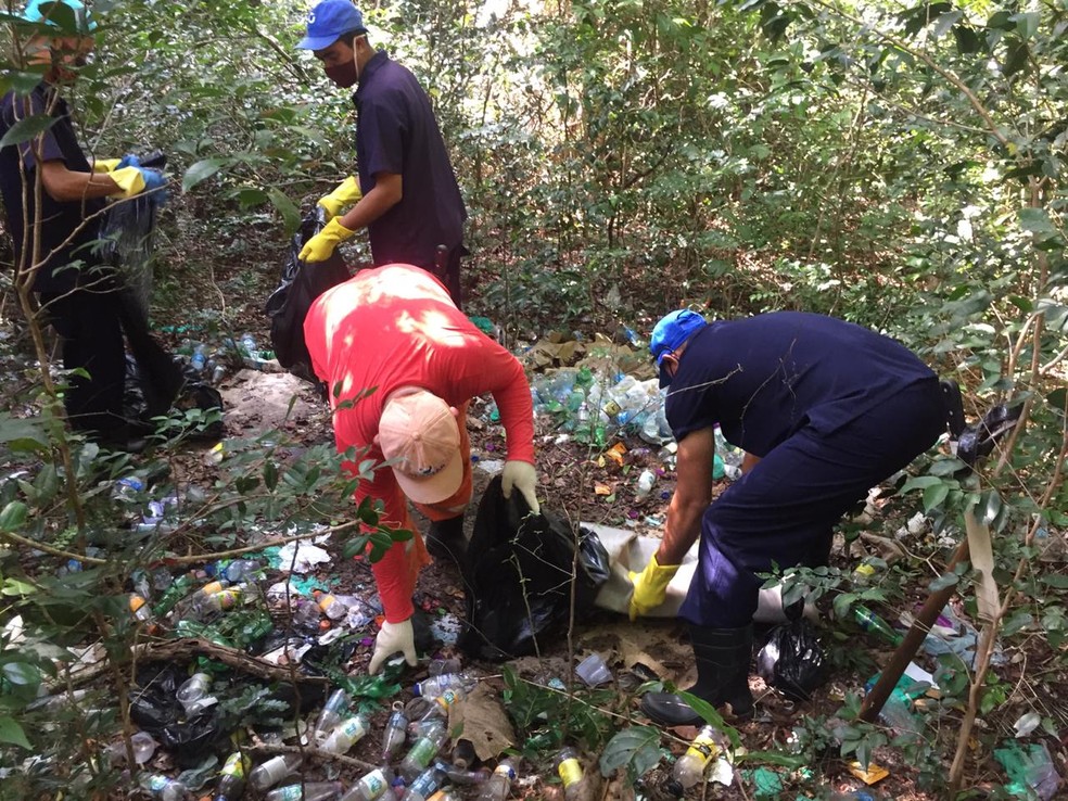 Lixo foi encontrado em trilhas no Parque das Dunas — Foto: Divulgação