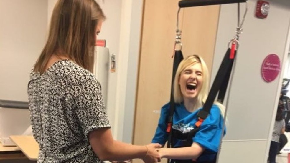 Jade Owen tambÃ©m fez fisioterapia nos EUA â Foto: Jade Owen/BBC