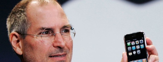 Steve Jobs na apresentação do primeiro iPhone, em 2007