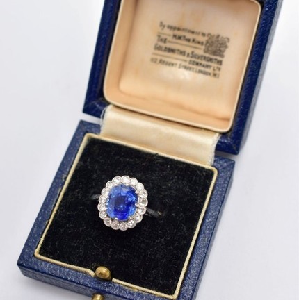 Valor estimado de anel de safira pode chegar a R$ 45 mil — Foto: Reprodução