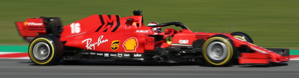 Charles Leclerc pilota Ferrari SF1000 nos testes em Barcelona — Foto: Reuters