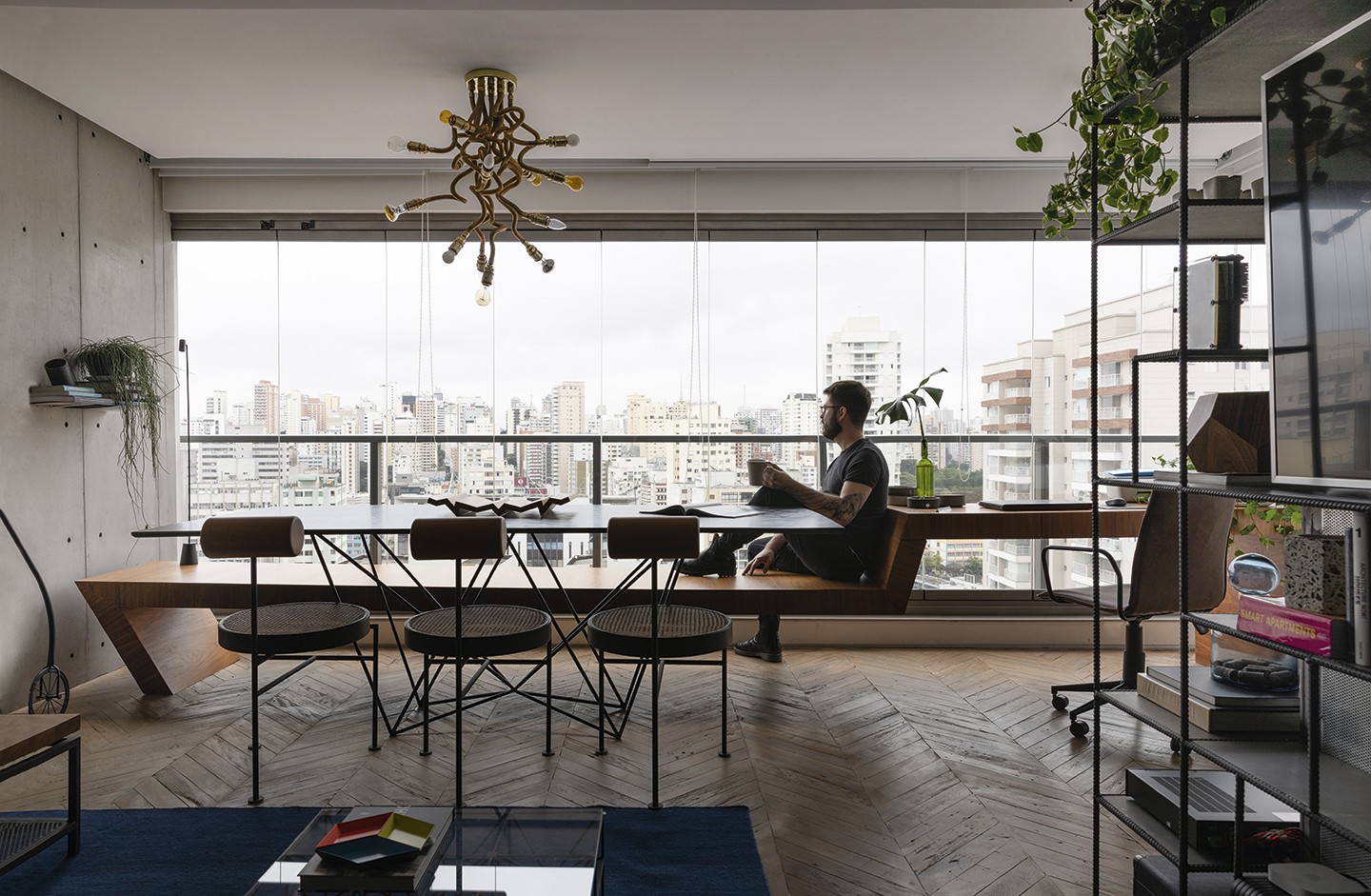 Primeiro apartamento de jovem arquiteto tem 50 m² e ideias multifuncionais (Foto: Lufe Gomes)