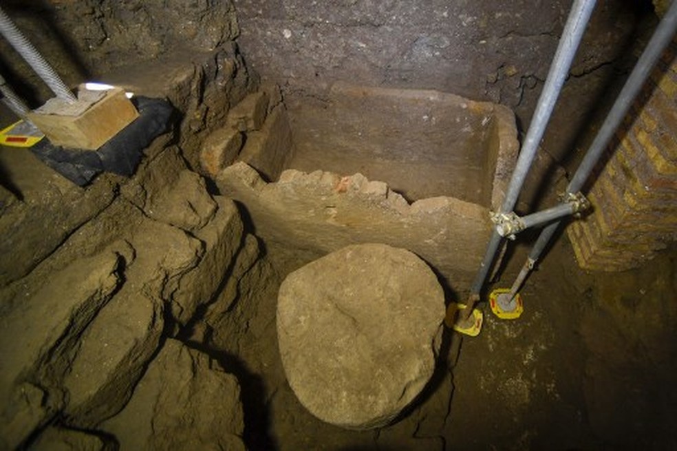 Arqueólogos dizem ter encontrado tumba antiga que pertenceu ao fundador de Roma, Rômulo — Foto: Filippo Monteforte/AFP