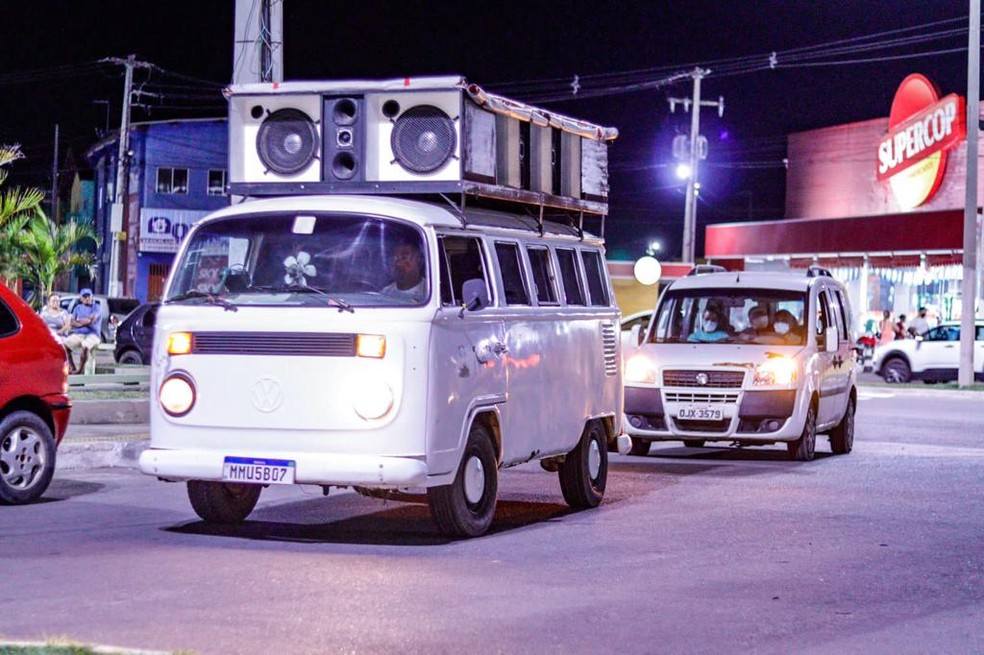 Kombi com sistema de som acompanha equipe de saúde em Goiaininha no interior do RN: 'O carro da vacina está passando na sua rua' — Foto: Cedida
