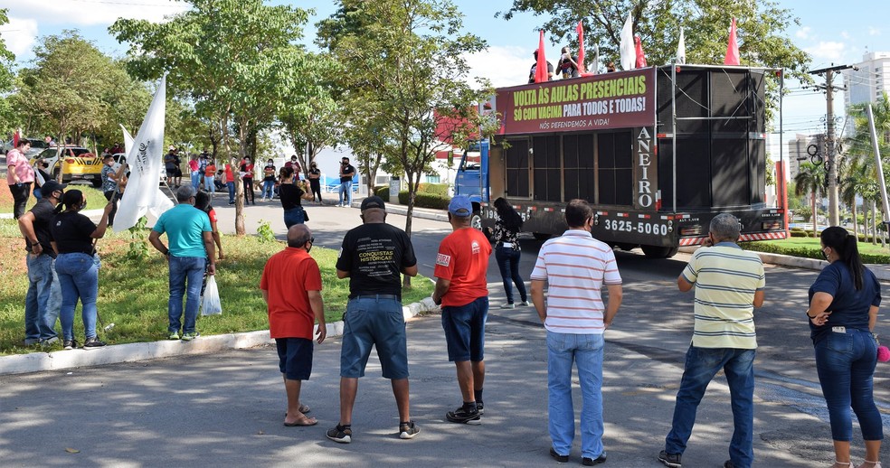 Professores reivindicam estrutura para trabalho remoto durante assembleia em Cuiabá — Foto: Sintep/MT