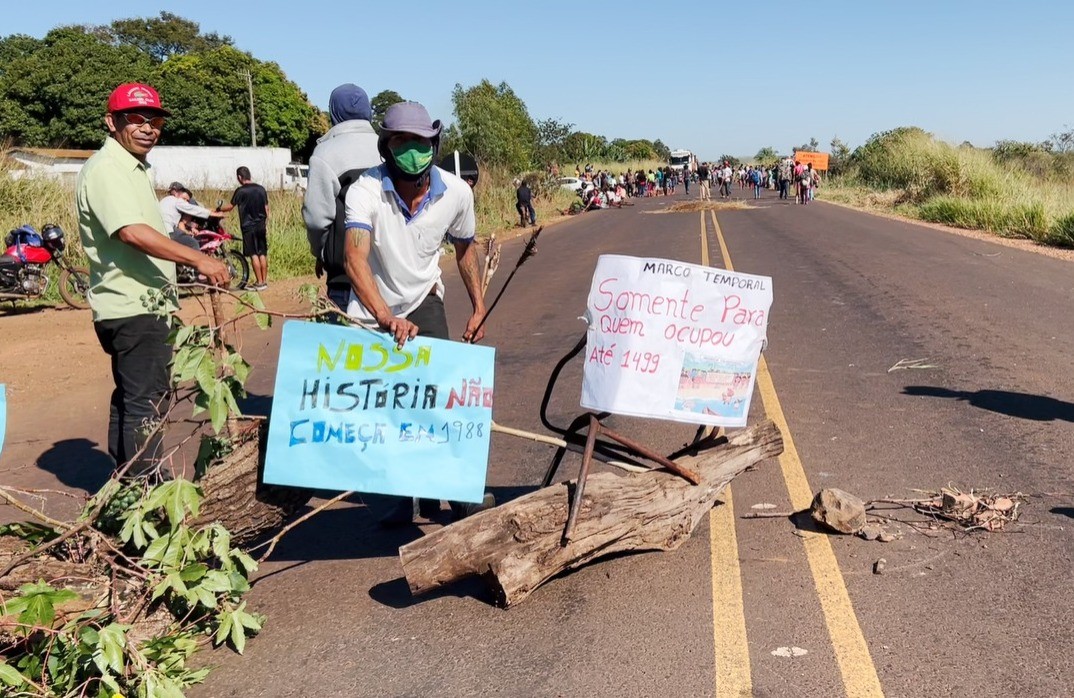 Indígenas fecham trechos de rodovias em MS em manifestação contra o marco temporal