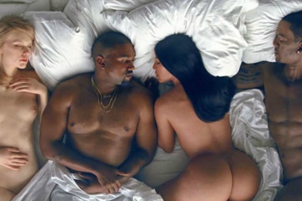 Kim Kardashian e Kanye West no clipe da canção 'Famous' (Foto: Reprodução)