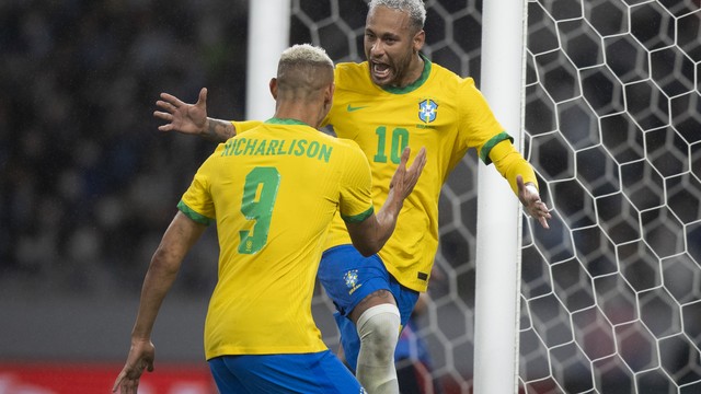 Neymar comemora o gol em Japão x Brasil