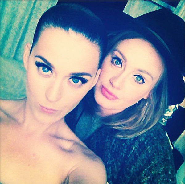 Katy Perry e Adele exibiram juntas seus olhos azuis (Foto: Instagram)
